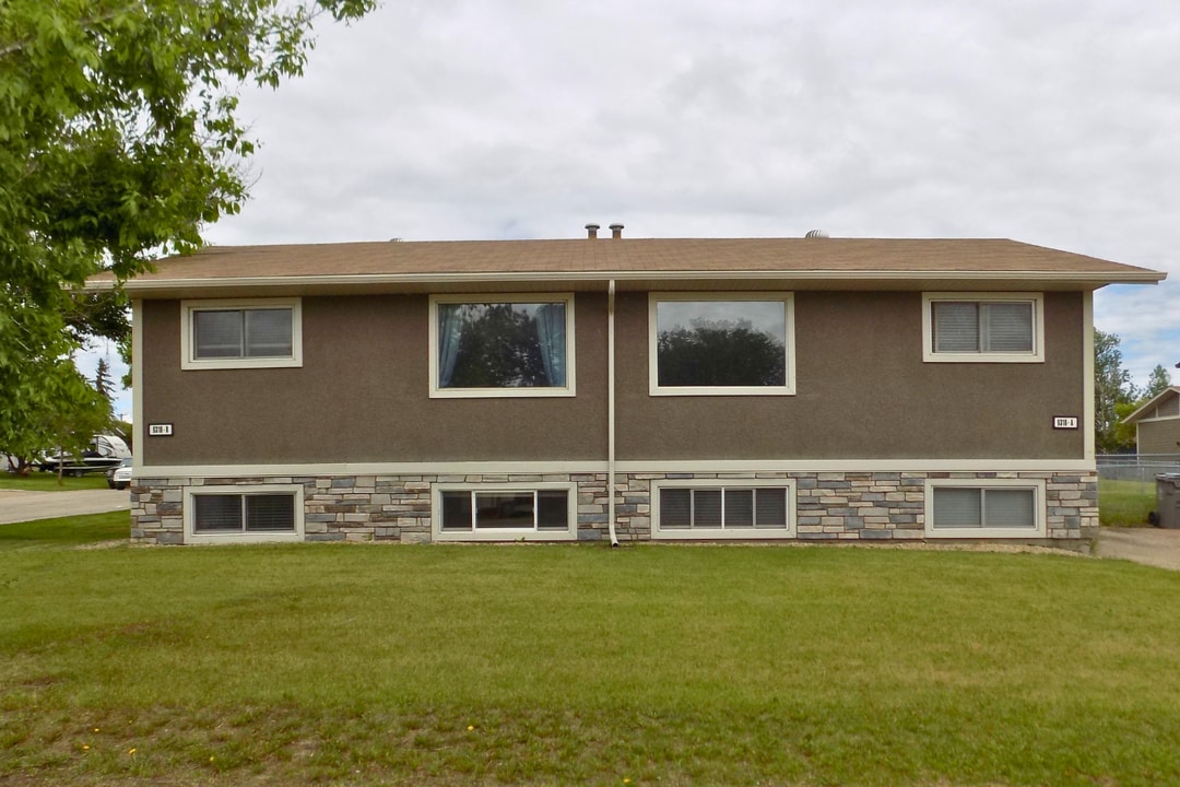 9318-93108 108 Ave in Grande Prairie, AB - Building Photo