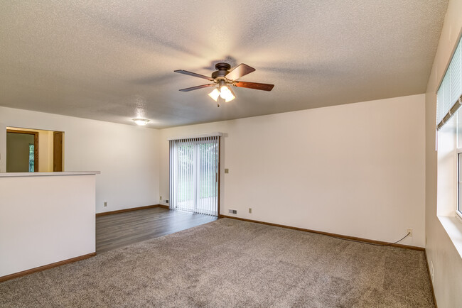 2101 Mittelstadt Ln in Eau Claire, WI - Building Photo - Building Photo