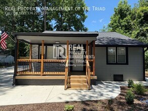 1715 McKnight Mill Rd in Greensboro, NC - Foto de edificio - Building Photo