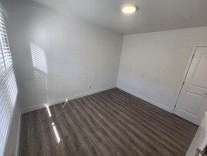 383 Harvey Dr in Glendale, CA - Building Photo - Building Photo