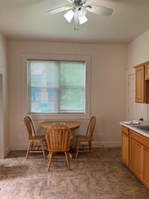 308 W Washington Ave, Unit 2 in Fairfield, IA - Building Photo - Building Photo