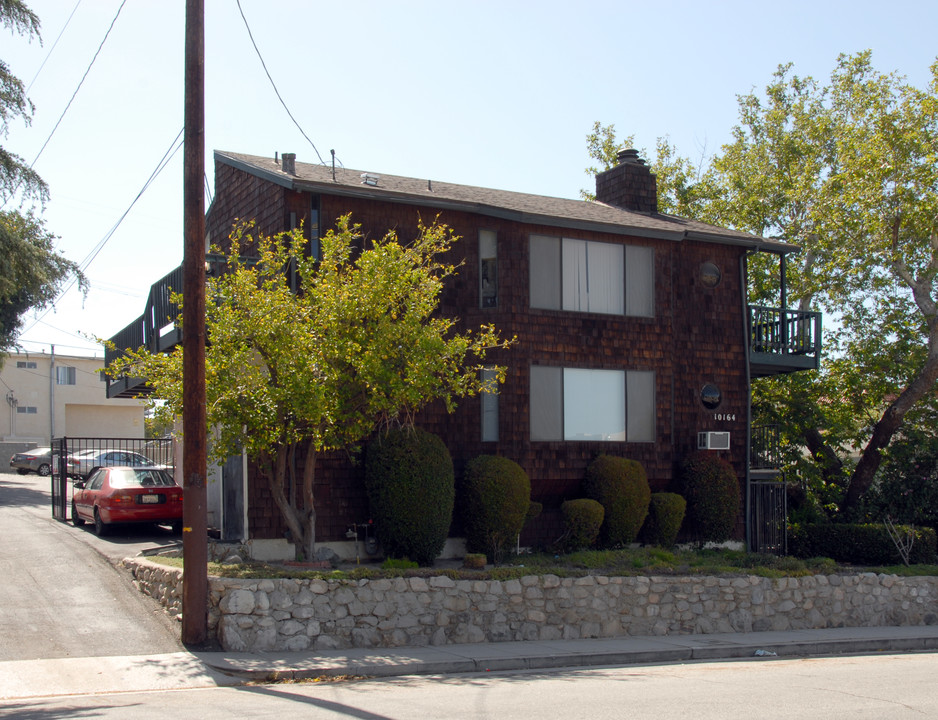 10164 Commerce Ave in Tujunga, CA - Building Photo