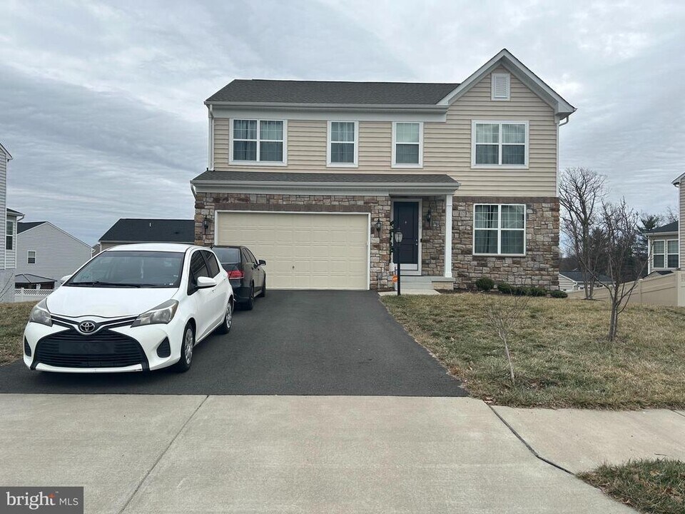 16029 Eagle Roost Ct in Woodbridge, VA - Building Photo