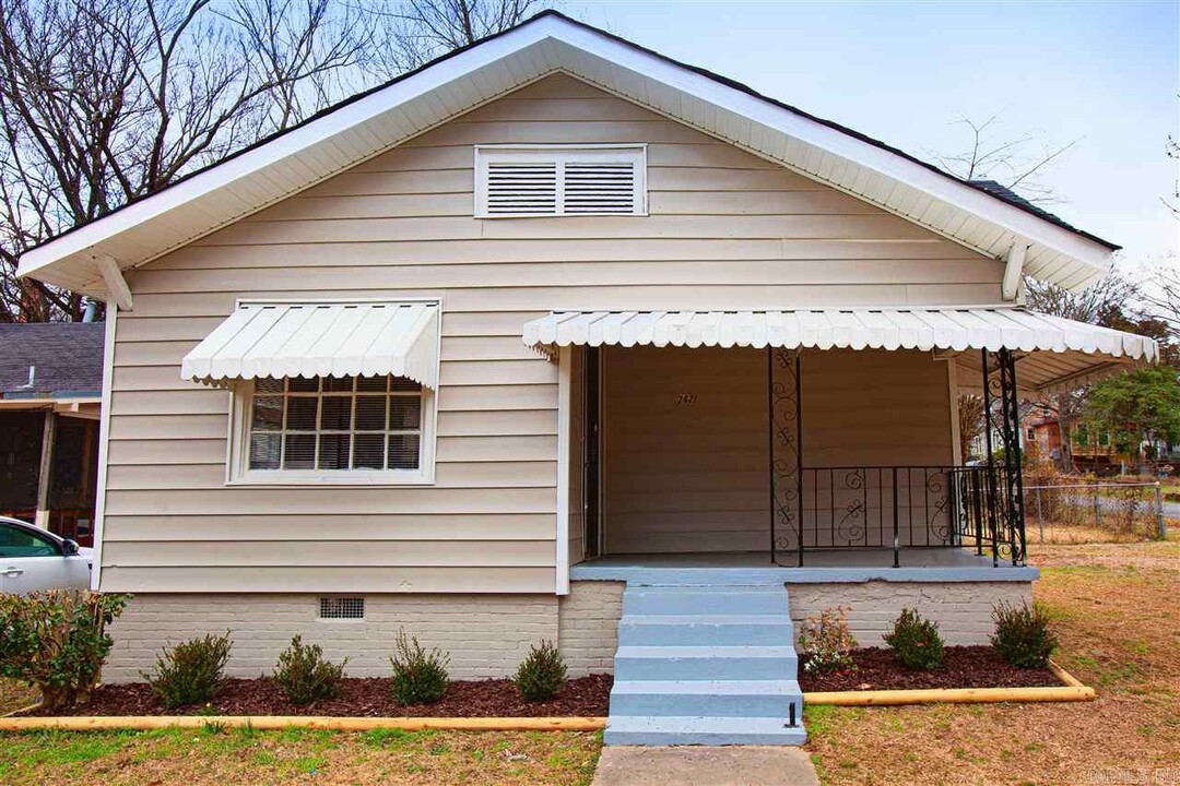 2421 S Oak St in Little Rock, AR - Building Photo