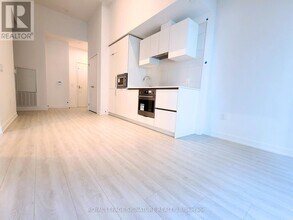 238 Simcoe St in Toronto, ON - Building Photo - Building Photo