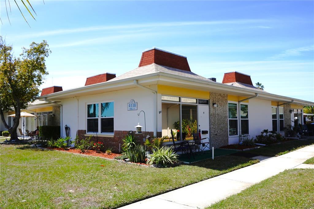 4338 Tahitian Gardens Cir in Holiday, FL - Building Photo