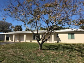 132 W Suwannee Ln in Cocoa Beach, FL - Building Photo