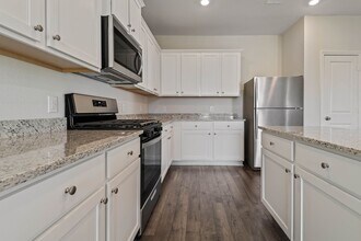 15802 Berry Hl Dr in Conroe, TX - Building Photo - Building Photo