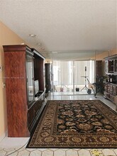 5121 W Oakland Park Blvd in Lauderdale Lakes, FL - Building Photo - Building Photo