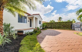 2310 SW 19th St in Miami, FL - Building Photo - Building Photo