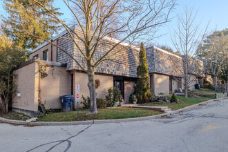 Redstone Path in Toronto, ON - Building Photo - Building Photo