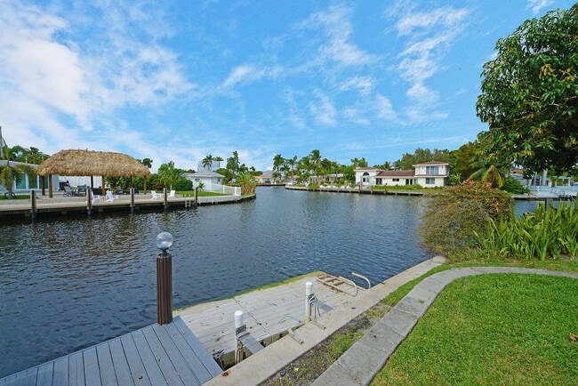 1001 SE 5th Ave in Pompano Beach, FL - Building Photo - Building Photo