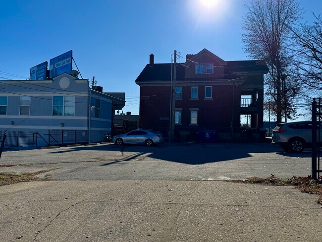 3800 Broadway Blvd, Unit A in Kansas City, MO - Building Photo - Building Photo