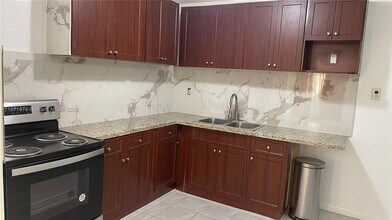 301 N 67th Ave in Hollywood, FL - Building Photo - Building Photo