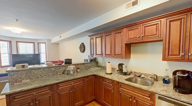 112 Allston St, Unit 1 in Boston, MA - Foto de edificio - Building Photo