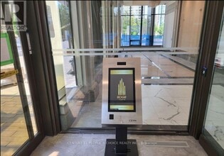 30 Elm Dr W in Mississauga, ON - Building Photo - Building Photo