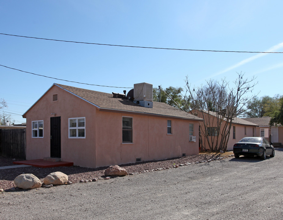 Splendid Isolation Apartments in Tucson, AZ - Building Photo