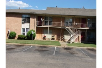 Pineland Apartments in Memphis, TN - Foto de edificio - Building Photo