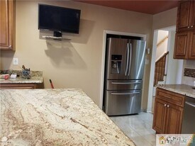 20 Tiger Lilly Ct in Sayreville, NJ - Building Photo
