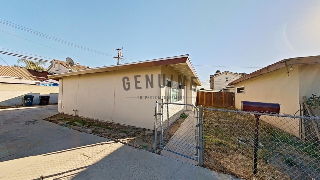 8710-8712 Sumner Pl in Cypress, CA - Foto de edificio