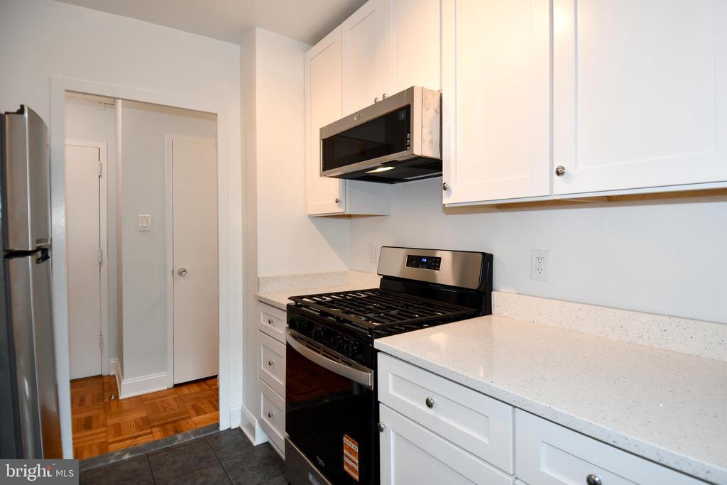 4000 Tunlaw Rd NW in Washington, DC - Building Photo