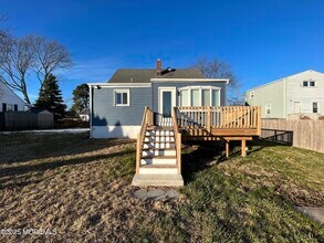 324 Fairfield Ave in Long Branch, NJ - Foto de edificio - Building Photo