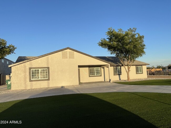 28109 N Varnum Rd in Queen Creek, AZ - Foto de edificio - Building Photo