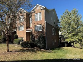 9122 Vilandry Way in Charlotte, NC - Building Photo