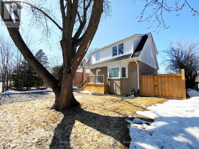 property at 94 W 32nd St