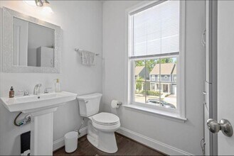 2131 Westcott Ln in Bridgeville, PA - Foto de edificio - Building Photo