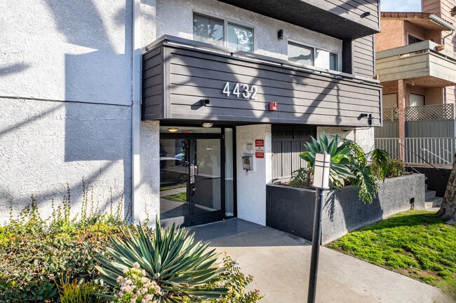 4432 Coldwater Canyon in Studio City, CA - Building Photo - Building Photo