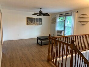 69 Carriage Dr in Naugatuck, CT - Building Photo - Building Photo