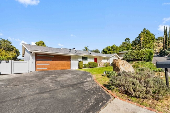 10405 Ditson St in Sunland, CA - Building Photo - Building Photo