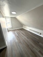 1114 Pennsylvania Ave, Unit #2 Front in Erie, PA - Building Photo - Building Photo