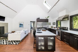 89 Accabonac Rd in East Hampton, NY - Building Photo - Building Photo