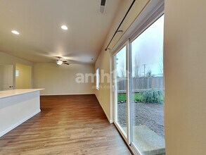 2183 NW Woodland Dr in McMinnville, OR - Building Photo - Building Photo