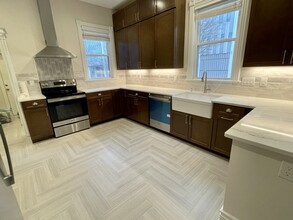 1132 S 3rd St, Unit Lower in Milwaukee, WI - Building Photo - Building Photo