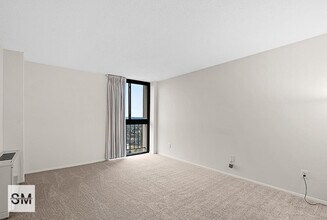 6100 Westchester Park Dr in College Park, MD - Building Photo - Building Photo