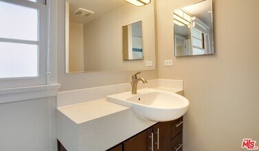 1440 Elkgrove Cir in Los Angeles, CA - Building Photo - Building Photo