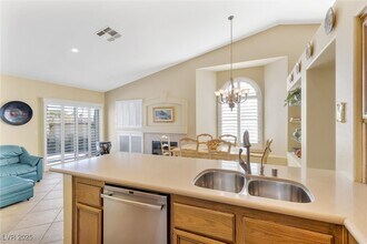 9800 Panorama Cliff Dr in Las Vegas, NV - Building Photo - Building Photo