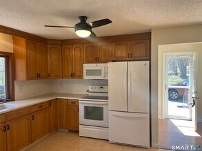 2101 Scott Rd in Cheshire, CT - Building Photo - Building Photo