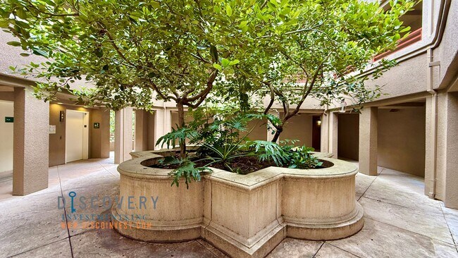 280 Caldecott Ln in Oakland, CA - Building Photo - Building Photo