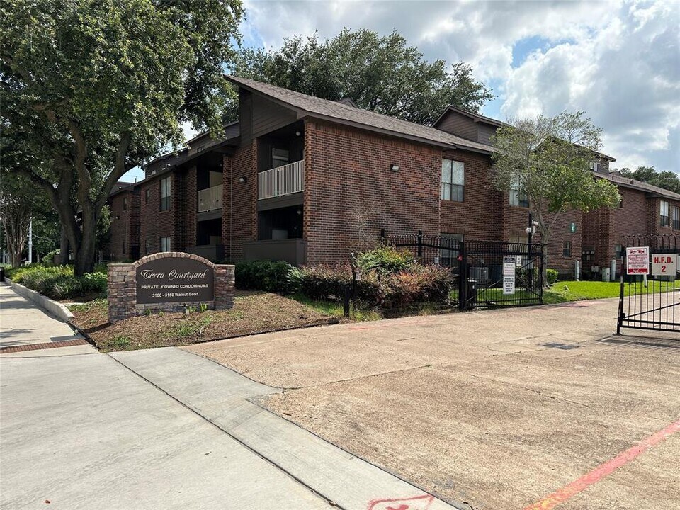 3150 Walnut Bend Ln in Houston, TX - Foto de edificio