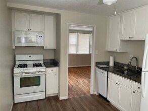 2431 Harris St in Ferndale, MI - Foto de edificio - Building Photo