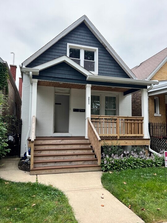 3511 W Beach Ave in Chicago, IL - Building Photo