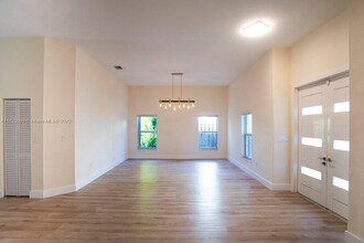 6598 NW 113th Pl in Doral, FL - Building Photo - Building Photo