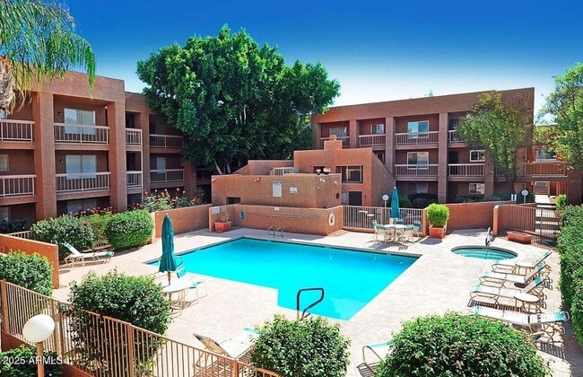 7494 E Earll Dr in Scottsdale, AZ - Building Photo - Building Photo