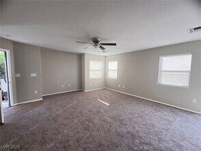 5760 Rose Tiara Dr in Las Vegas, NV - Building Photo - Building Photo