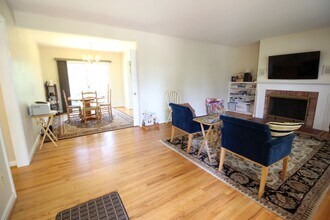 7624 Erie St in Annandale, VA - Foto de edificio - Building Photo