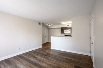 Bayside Apartment Homes in Hilliard, OH - Building Photo - Interior Photo